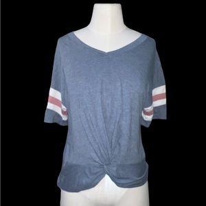 ☠️5/$20☠️ PINK ROSE | V NECK COLOR BLOCK SHORT SLEEVE BLUISH GREY TEE SMALL